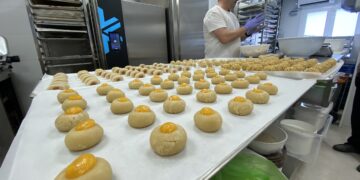 El panellets de pinyons continuen sent l’estrella de la Castanyada