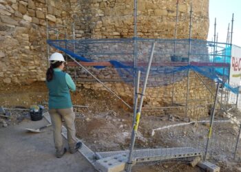 Móra d’Ebre tanca el castell per realitzar treballs de conservació de la muralla 