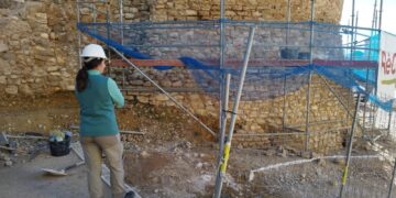 Móra d’Ebre tanca el castell per realitzar treballs de conservació de la muralla 