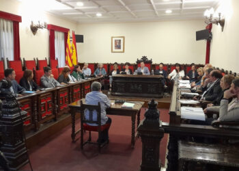 Tortosa aprova congelar les ordenances el 2025 i reduir la taxa d’escombraries un 10% a Campredó, pel porta a porta