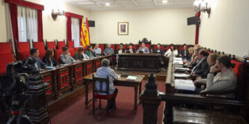 Tortosa aprova congelar les ordenances el 2025 i reduir la taxa d’escombraries un 10% a Campredó, pel porta a porta