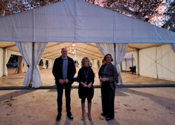 Junts per Tortosa celebra els 10 anys de la pista de gel “malgrat els intents del govern per eliminar-la”