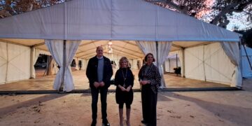 Junts per Tortosa celebra els 10 anys de la pista de gel “malgrat els intents del govern per eliminar-la”