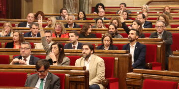 El Parlament demana al govern espanyol que aturi l’atermenament del delta de l’Ebre