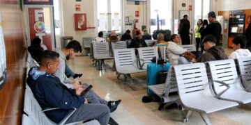 Caos, manca d’informació i desesperació: els usuaris de Renfe valoren el primer mes del tall ferroviari al Camp i l’Ebre