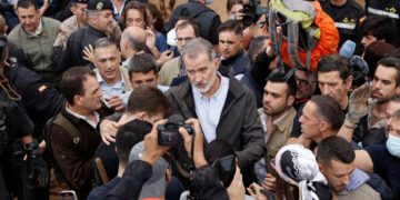 La monarquia, Mazón i les baralles entre les dues Espanyes