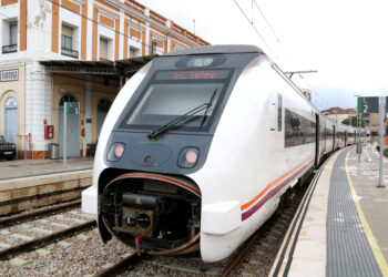 La DANA deixa les Terres de l’Ebre sense trens, en l’inici del pont de Tots Sants