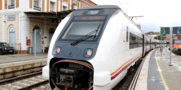La DANA deixa les Terres de l’Ebre sense trens, en l’inici del pont de Tots Sants