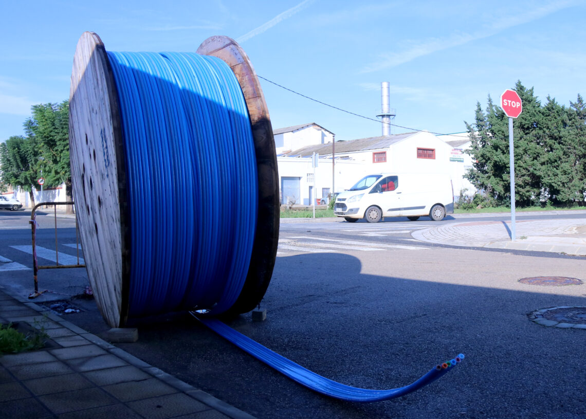 La fibra òptica pública de la Generalitat encara ha d’arribar a un terç dels pobles de les Terres de l’Ebre