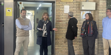 Reivindiquen el valor arquitectònic de l’antic Institut Laboral de Móra d’Ebre amb la col·locació de la placa Docomomo Ibérico