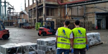 Les imatges del decomís de prop de 2.600 quilos de cocaïna a Celesa Tortosa