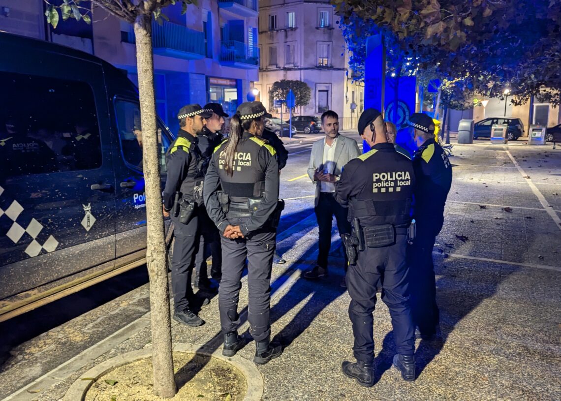 Agents de la Policia Local de Tortosa es desplacen a València per ajudar les víctimes de la DANA