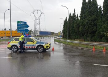 Cues a l’AP-7 a l’Aldea per les restriccions de mobilitat davant l’alerta de fortes pluges
