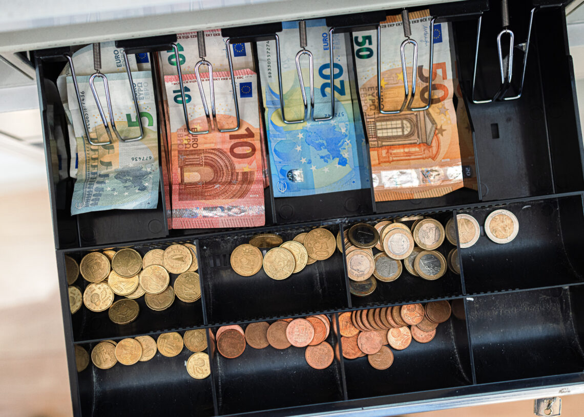 El 2025 arriba amb un encariment dels aliments, aigua i llum