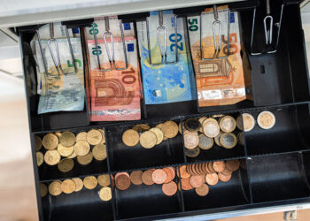 El 2025 arriba amb un encariment dels aliments, aigua i llum