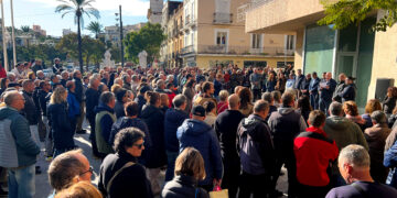 Més de 300 persones es concentren a la Ràpita per donar suport al sector pesquer