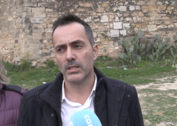 L’Ajuntament de Tortosa exigeix als comerciants l’ús d’aigua no potable a la pista de gel