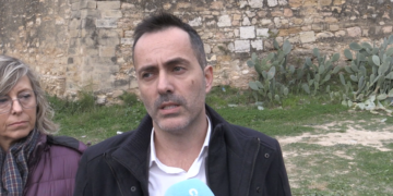 L’Ajuntament de Tortosa exigeix als comerciants l’ús d’aigua no potable a la pista de gel