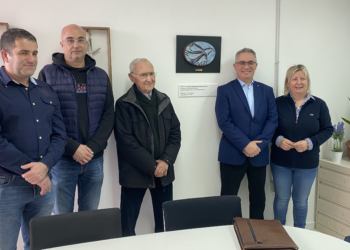 L’institut-escola Daniel Mangrané de Jesús dedica la nova Sala de la Pau al ceramista Joan Panisello