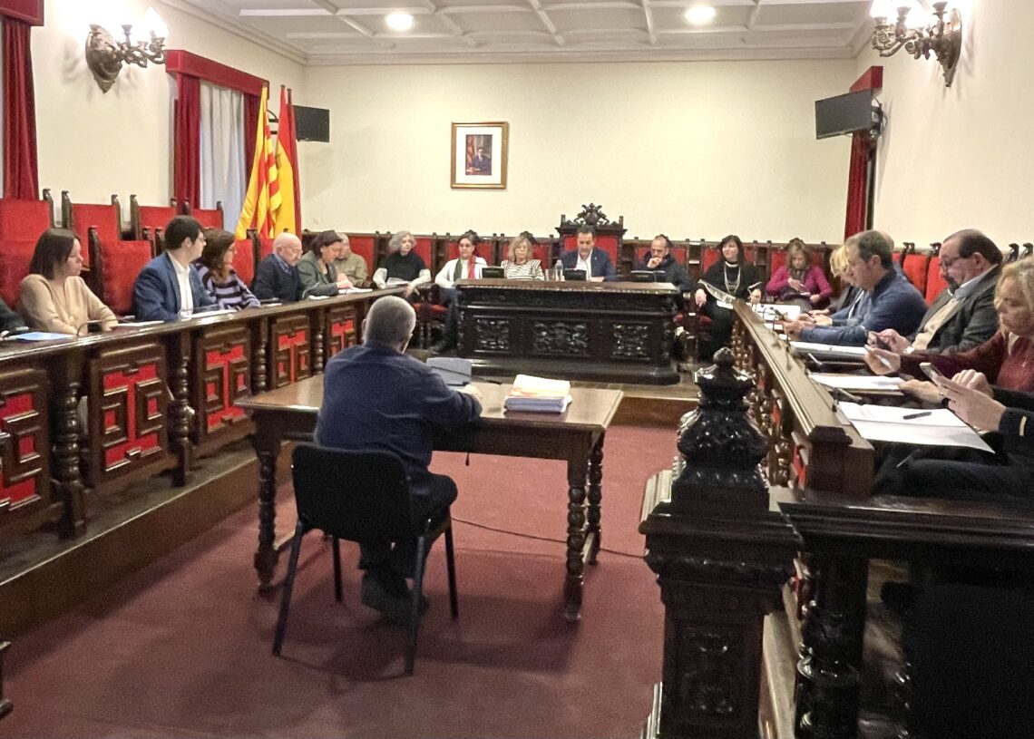 Tortosa aprova personar-se com a acusació particular en el cas de l’incendi en una fruiteria al nucli antic