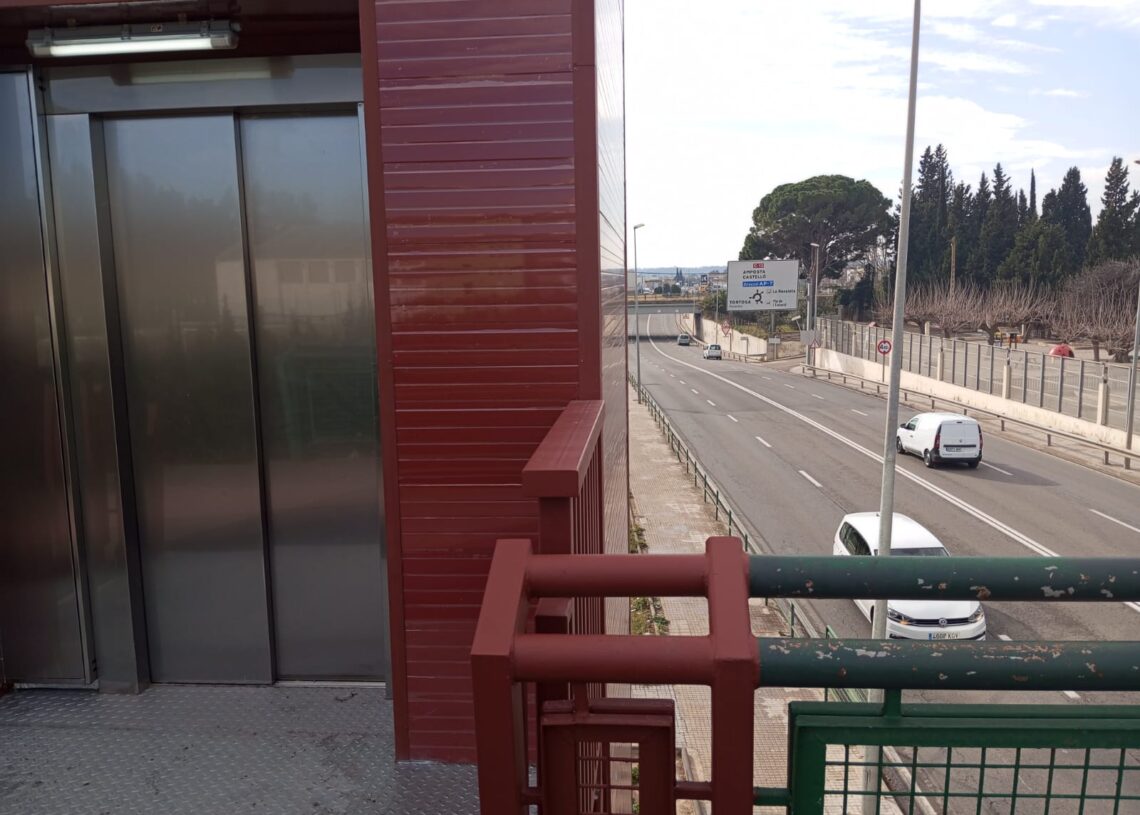 La Generalitat finalitza la instal·lació d’ascensors i l’adaptació de la passarel·la de la C-12 a Ferreries