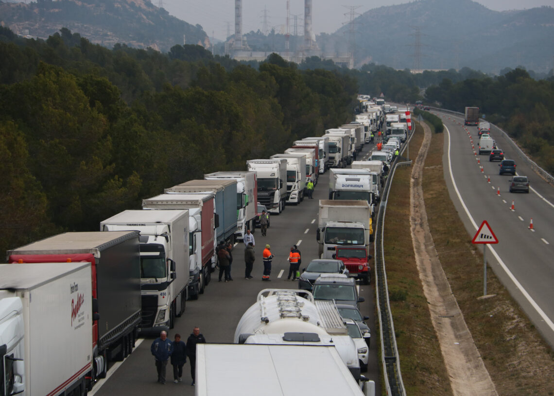 Puente diu que estan redactant el projecte per fer el tercer carril a l’AP-7 ebrenca