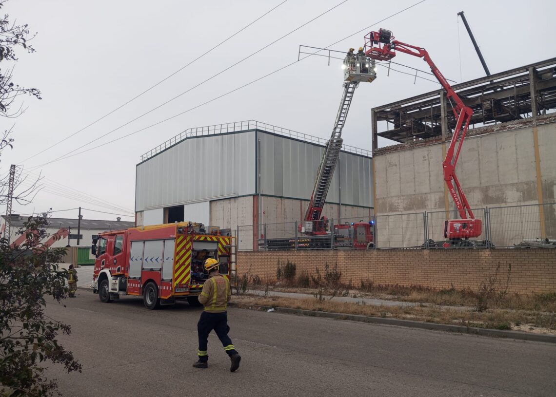 Dos ferits a l’empresa Olisefi per la descàrrega elèctrica d’un cablejat durant les obres de manteniment de la teulada