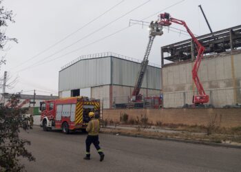Dos ferits a l’empresa Olisefi per la descàrrega elèctrica d’un cablejat durant les obres de manteniment de la teulada