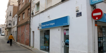 Detingut el propietari d’una agència de viatges de l’Ametlla de Mar per estafar alumnes del Perelló