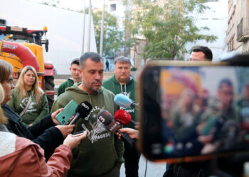 Revolta Pagesa torna a la càrrega amb tractors a les portes de la delegació del Govern a l’Ebre