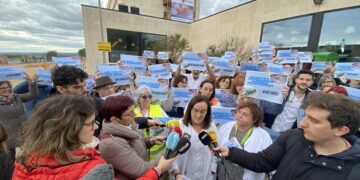 Uns 200 treballadors de l’HTVC inicien les concentracions per reclamar la continuïtat de les obres d’ampliació
