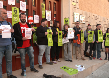 Els sindicats educatius reclamen l’aturada del tancament de sis línies a l’Ebre