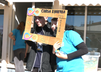 Més d’un centenar de persones es bolquen amb l’autisme amb la II Cursa EbreTEA