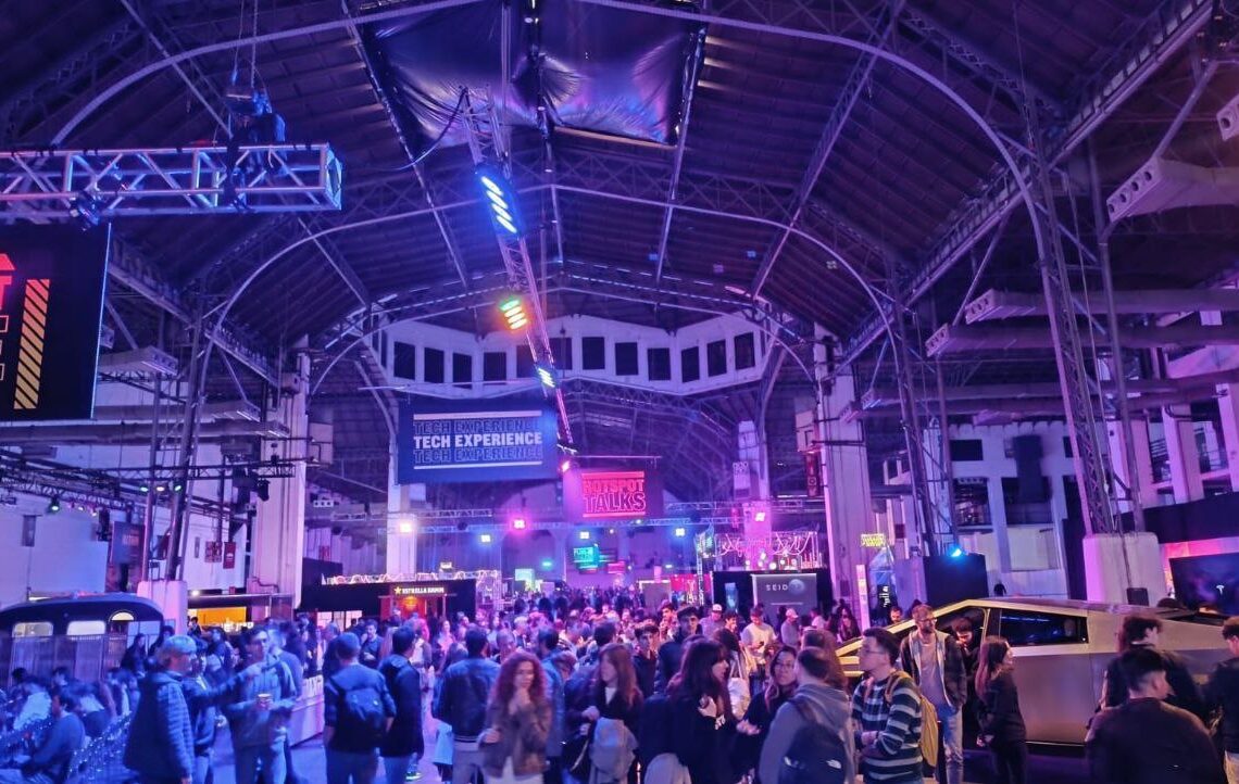 ‘On la connectivitat flueix: un tomb pel Mobile World Congress 2025’, per Irene López