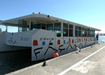 El vaixell elèctric d’Amposta comença a navegar per l’Ebre