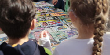 Móra d’Ebre viu un Sant Jordi ple d’infants i amb la primavera ben viva