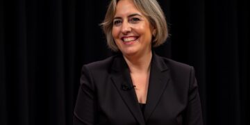 ‘La monarquia: luxe, censura i privilegis a costa del poble’, per Diana Valimanya