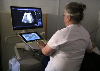 Metgesses ebrenques impulsen un estudi pioner per controlar la insuficiència cardíaca a través de l’ecografia pulmonar