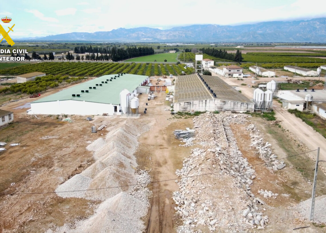 La Guàrdia Civil detecta unes 25 tones de fibrociment amb amiant en una explotació ramadera de Tortosa