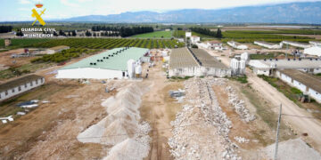 La Guàrdia Civil detecta unes 25 tones de fibrociment amb amiant en una explotació ramadera de Tortosa