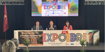 Jordan anuncia a Expoebre que Kronospan invertirà 30 milions en un parc eòlic al polígon Catalunya Sud