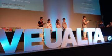 Una trentena d’alumnes de les Terres de l’Ebre pugen a l’escenari pel foment de la lectura en veu alta