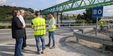 La Via Verda creua l’AP-7 i la C-12 amb una nova passarel·la a Amposta