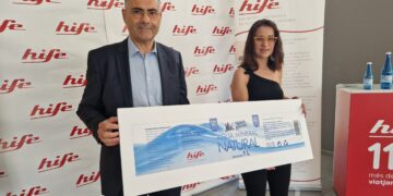 Hife recorda els seus orígens a Benassal amb una etiqueta commemorativa pel 110è aniversari