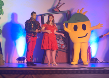 L’alumnat de l’Aldea aprèn a través del teatre com celebrar una revetlla de Sant Joan segura