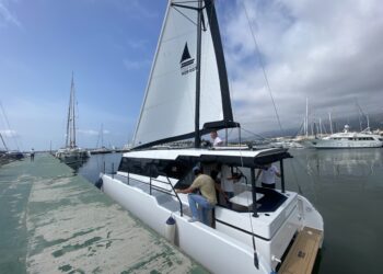 Arriba a la Ràpita el primer catamarà xàrter ecològic de l’Estat espanyol