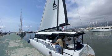 Arriba a la Ràpita el primer catamarà xàrter ecològic de l’Estat espanyol