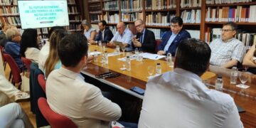 Cruset (Junts) manté l’oposició a la reducció de la jornada laboral davant l’empresariat ebrenc