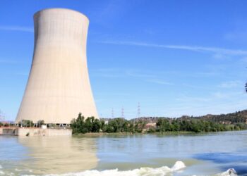 Un estudi constata que la central nuclear d’Ascó retorna a l’Ebre l’aigua amb una temperatura que supera els límits legals