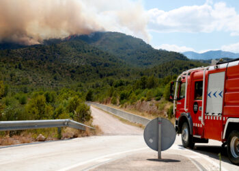 L’incendi de Paüls crema 500 ha i no es preveu estabilitzar-lo fins dimarts al migdia